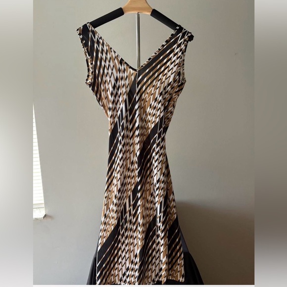 Vintage Elegant Geometric Patterned Dress - Picture 2 of 3